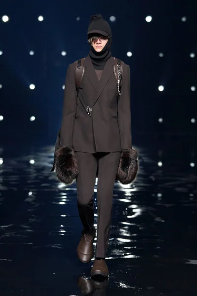 Look 11